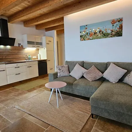 Mit Aussichthochzehn Himmelberg