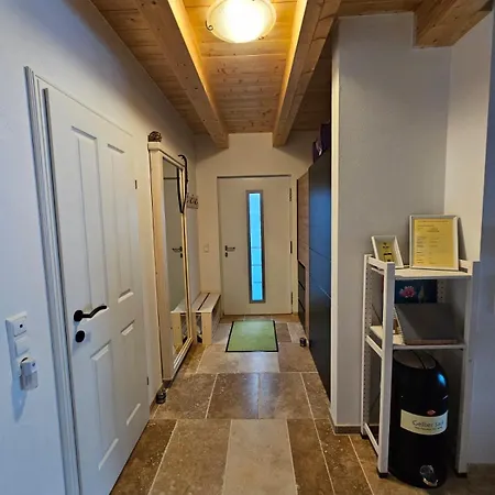 Mit Aussichthochzehn Himmelberg