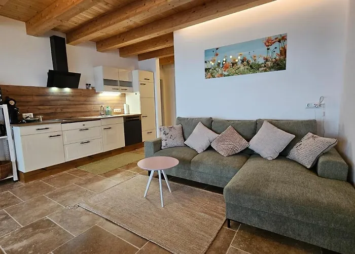 Mit Aussichthochzehn Himmelberg